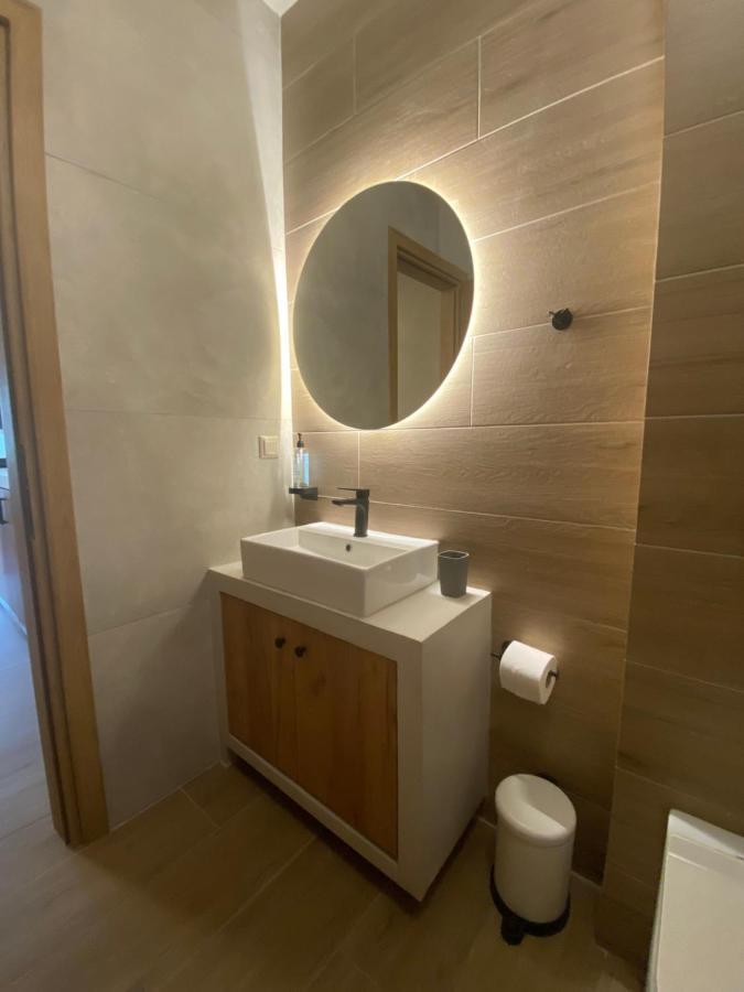 Apartamento Aristi Boutique Stonehouse With Attic Exterior foto