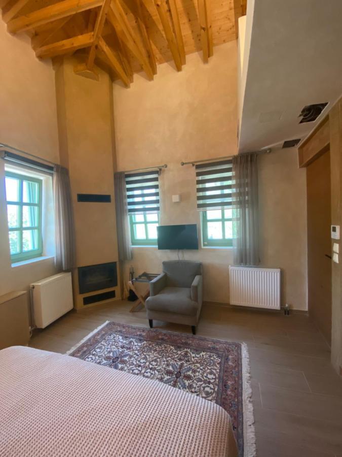 Apartamento Aristi Boutique Stonehouse With Attic Exterior foto