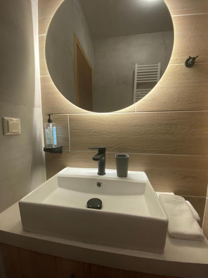 Apartamento Aristi Boutique Stonehouse With Attic Exterior foto