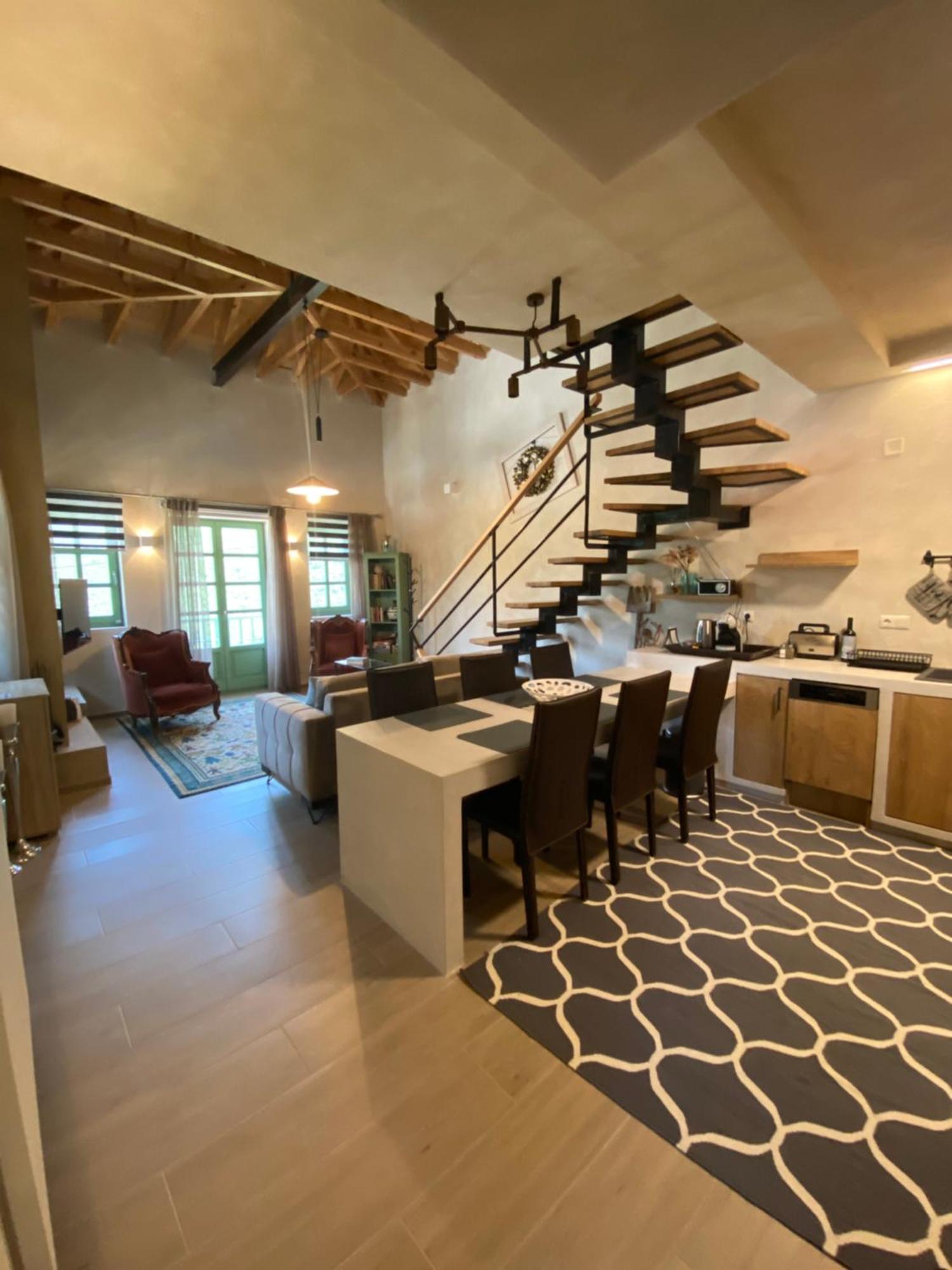 Apartamento Aristi Boutique Stonehouse With Attic Exterior foto