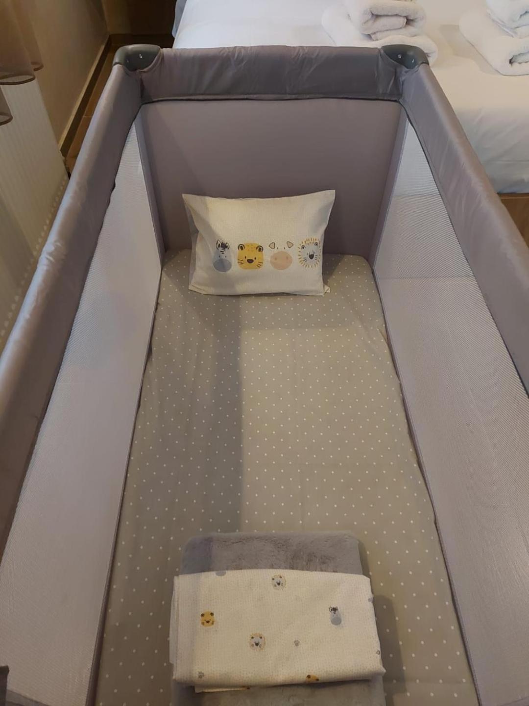 Apartamento Aristi Boutique Stonehouse With Attic Exterior foto
