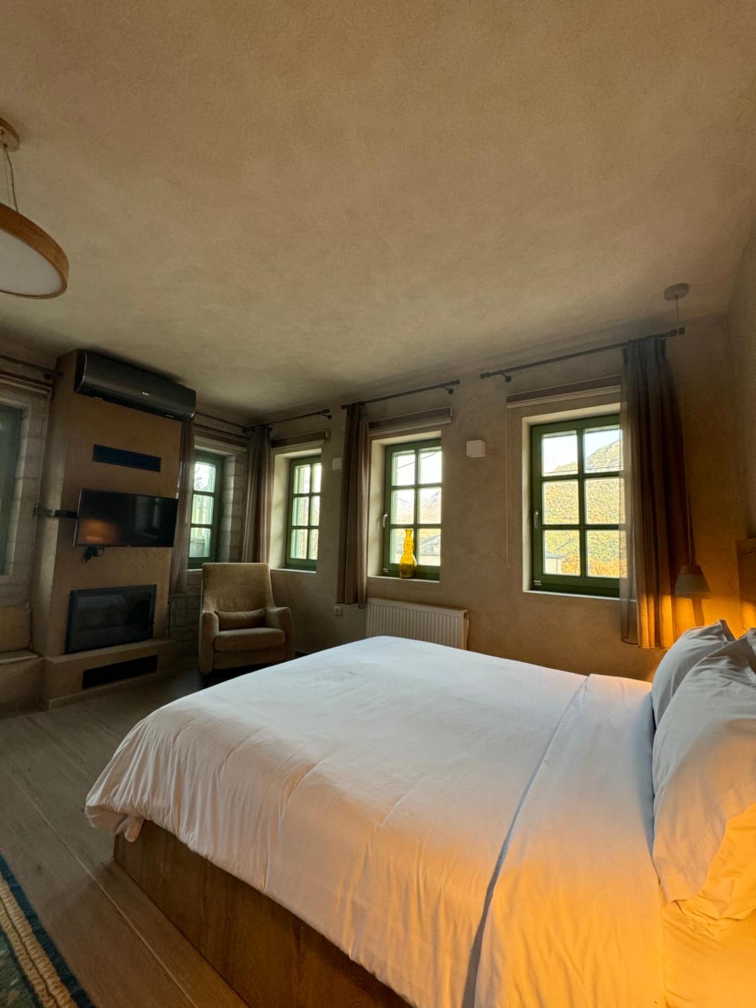 Apartamento Aristi Boutique Stonehouse With Attic Exterior foto