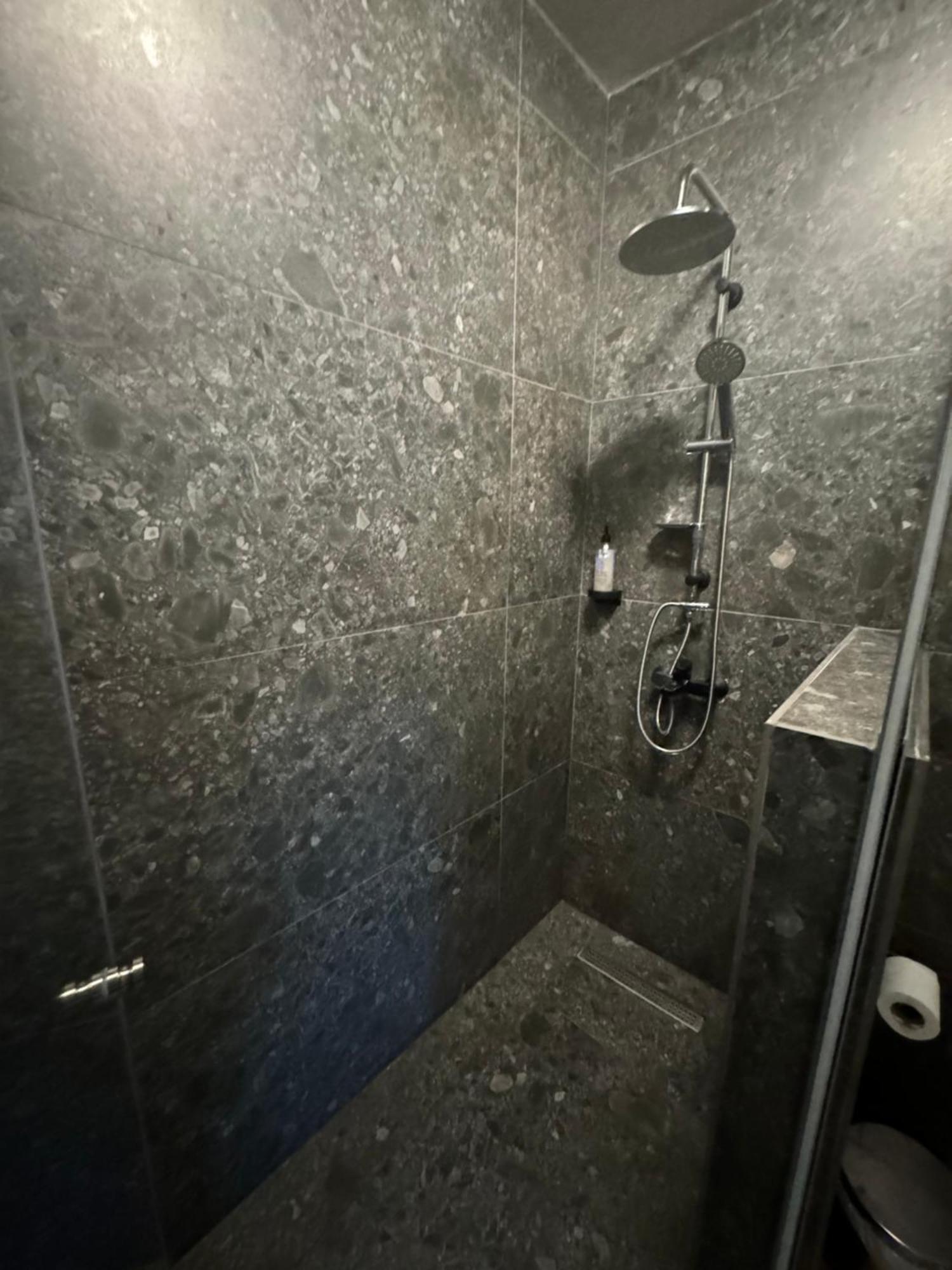 Apartamento Aristi Boutique Stonehouse With Attic Exterior foto