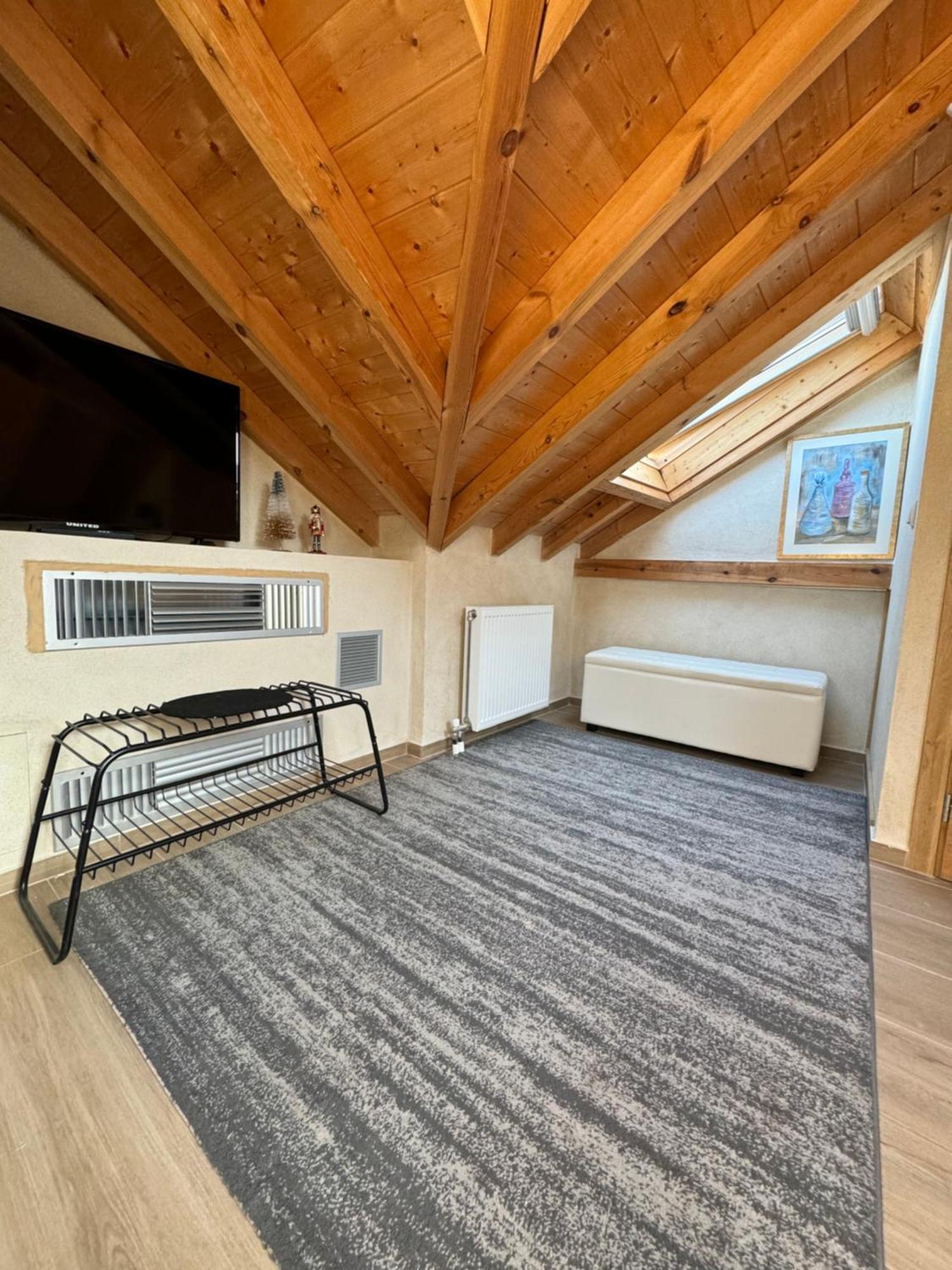 Apartamento Aristi Boutique Stonehouse With Attic Exterior foto